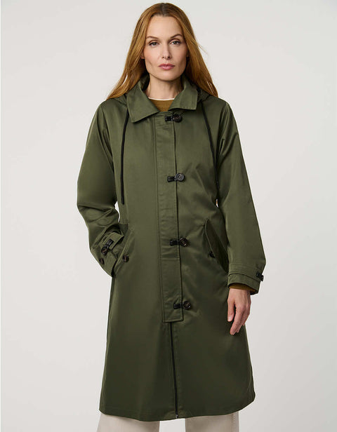 Women’s raincoat with hood, cinched waist, flap pockets, and zip-off hood in a tailored, versatile design.