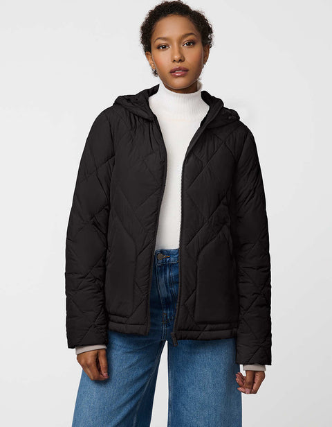 Woman_wearing_lightweight_quilted_puffer_jacket_with_fleece_lining_and_water-repellent_finish_styled_for_fall_city_wear.