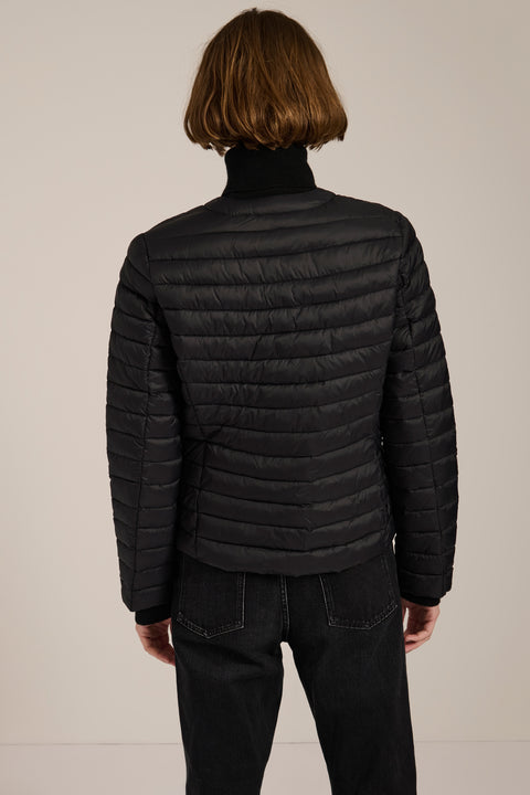 Lightweight packable quilted jacket with crew neckline, recycled insulation and zippered pockets.