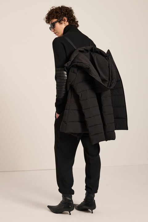 Packable hooded puffer jacket with drawstring hood, recycled insulation, zip pockets and fitted silhouette.
