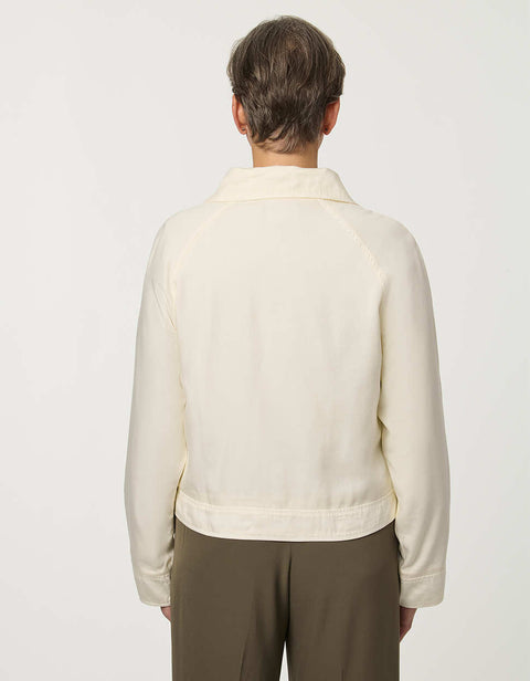 Women’s lightweight spring jacket with a relaxed fit, funnel neck, and open-collar styling option.