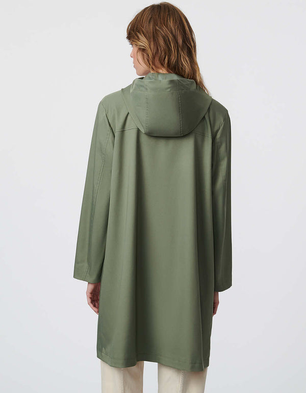 this olive green raincoat offers a relaxed fit perfect for easy layering