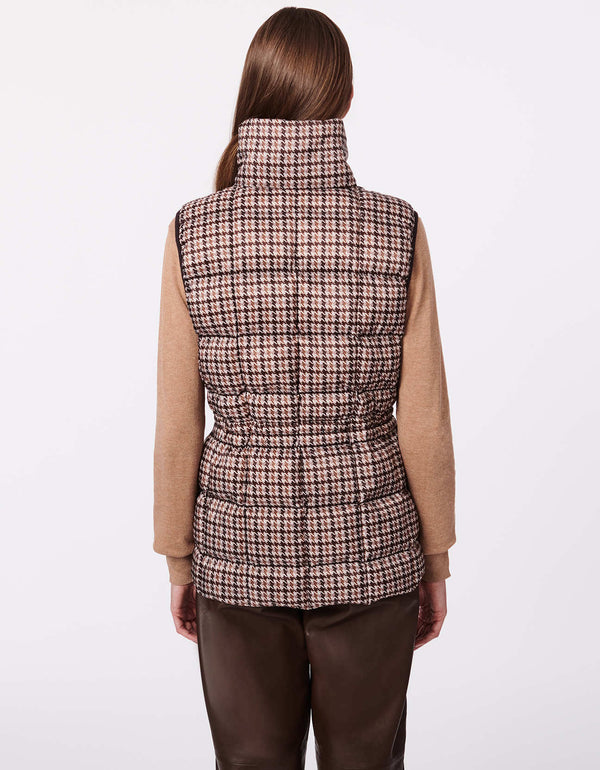 machine washer safe womens puffer vest in brown with welted pockets perfect for winner layering