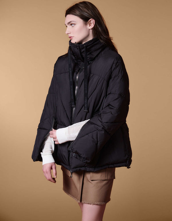 stylish and fashionable puffer coat in black with hidden details for customized styling and sustainable Ecoplume insulation