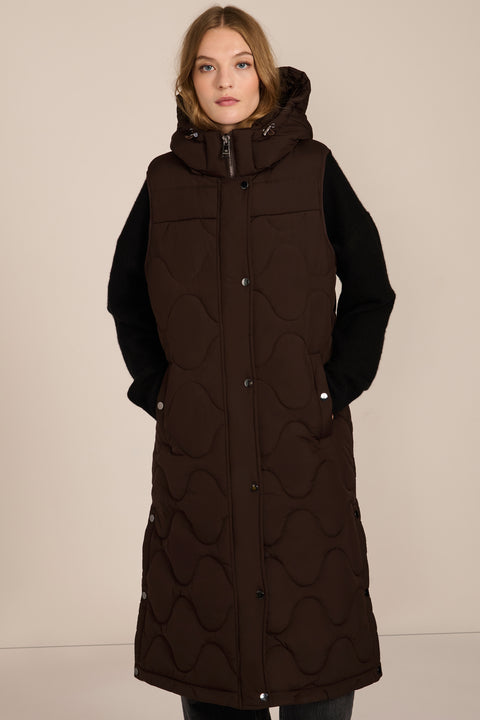 fashionable womans trendy puffer vest in black for winter season in a walker length with oversized fit for comfort