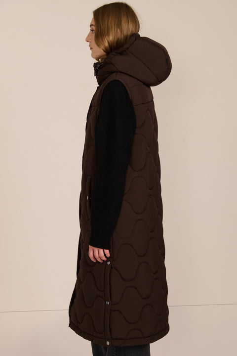 fashionable womans trendy puffer vest in black for winter season in a walker length with oversized fit for comfort