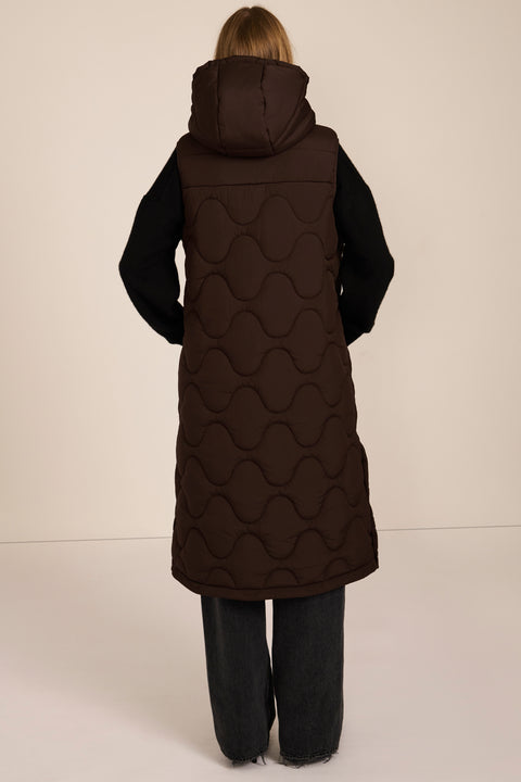 fashionable womans trendy puffer vest in black for winter season in a walker length with oversized fit for comfort