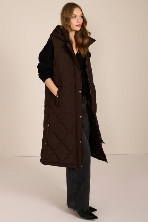 fashionable womans trendy puffer vest in black for winter season in a walker length with oversized fit for comfort