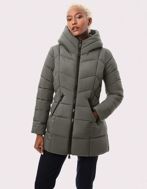womens metropolite fab funnel quilted puffer jacket with a generous hand pockets to store wallets and mobile phones