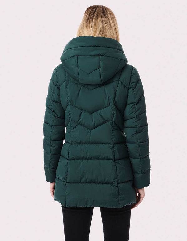 green zip off jacket with diagonal zipper hand pockets to add more toning even during winter season