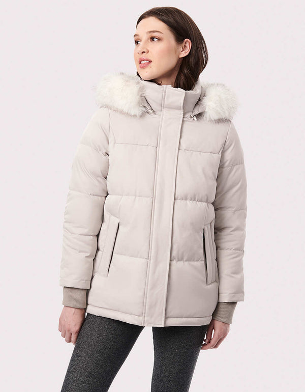 warm winter jacket for women in color pearl grey with faux fur collar and two ample hand pockets