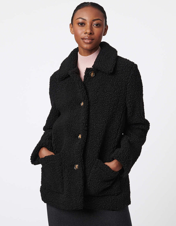 vegan fur jacket for women in lightweight oversized fit made by a trendy and eco friendly outerwear shop