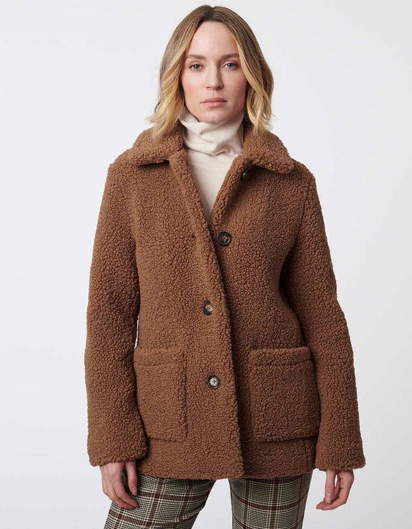 vegan fur jacket for women in lightweight oversized fit made by a trendy and eco friendly outerwear shop