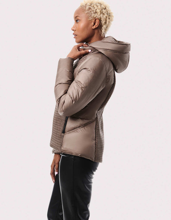 brown non bulk puffer jacket that has a removable hood and washer and dryer safe for women