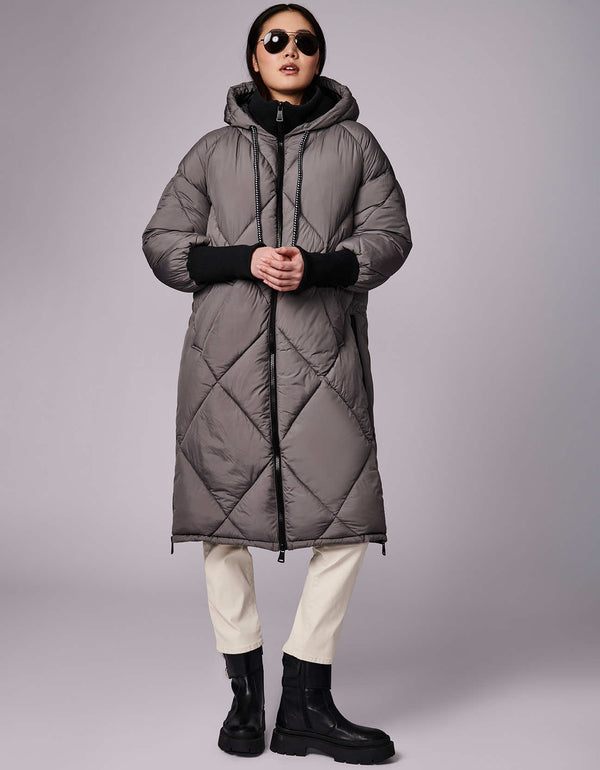Sleeping Bag Coat in metallic grey for women crafted with recycled materials and quilted with diamond pattern