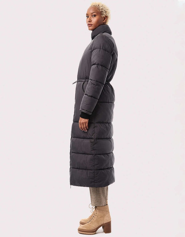cruelty free long puffer coat in color black with a two way zipper and sustainable insulation
