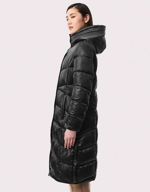 Matte shine and a quilted design define this long puffer coat for women's winter style. It's sustainable, too, with Ecoplume™ insulation.