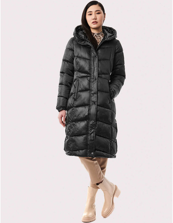 Matte shine and a quilted design define this long puffer coat for women's winter style. It's sustainable, too, with Ecoplume™ insulation.