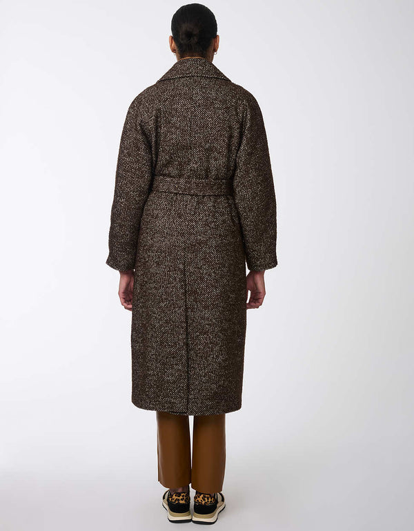 brown wool coat for women featuring a spacious collar and a belt that adjusts to shape and warms the body