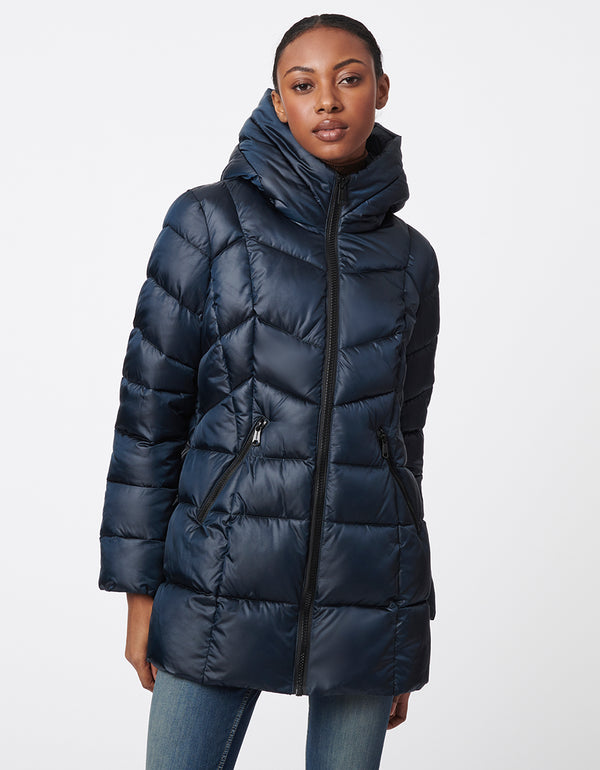 dark blue zip up puffer jacket with two zipped pockets and a high neckline equipped with a hood for women