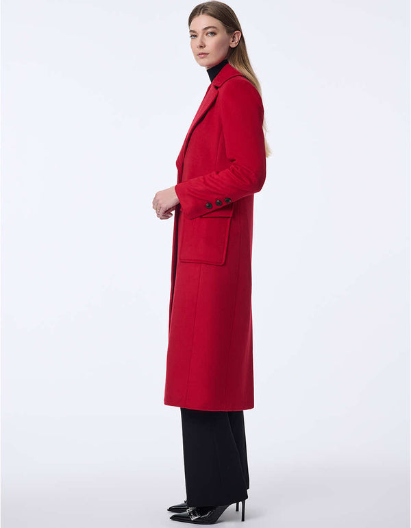 women's tailored wool coat with a sophisticated and stylish design. Patch pockets and large lapels make it a statement coat.