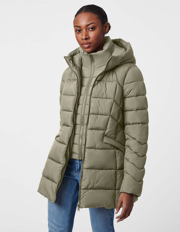 water resistant puffer coat for women in black with a removable bib perfect for the winter time