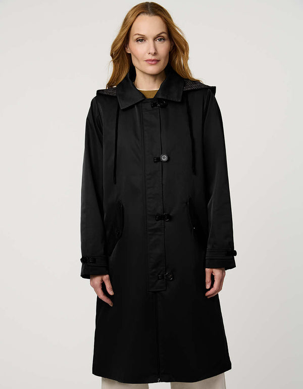 Women’s raincoat with hood, cinched waist, flap pockets, and zip-off hood in a tailored, versatile design.
