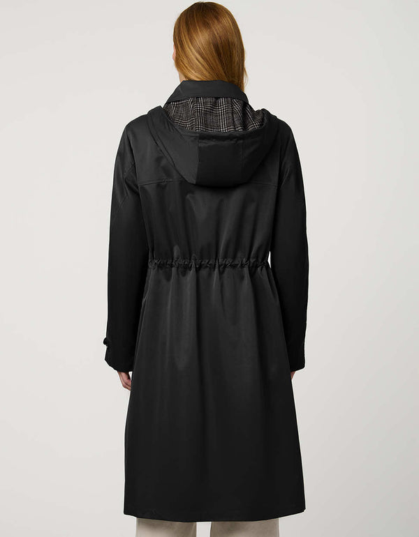 Women’s raincoat with hood, cinched waist, flap pockets, and zip-off hood in a tailored, versatile design.