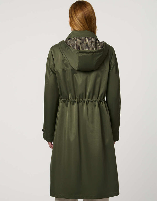Women’s raincoat with hood, cinched waist, flap pockets, and zip-off hood in a tailored, versatile design.
