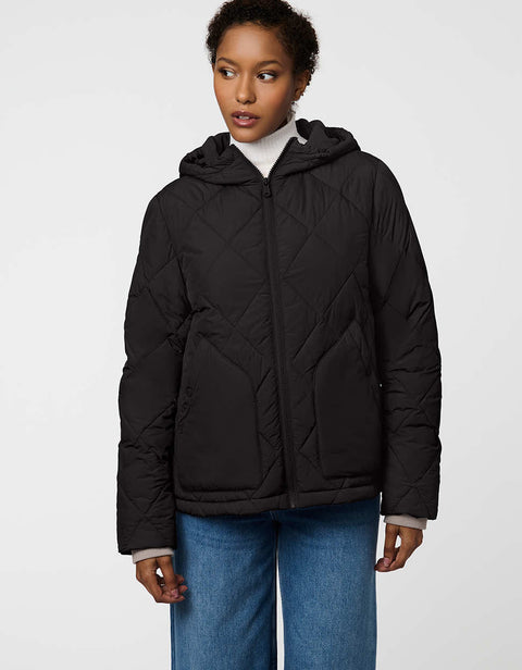 Woman_wearing_lightweight_quilted_puffer_jacket_with_fleece_lining_and_water-repellent_finish_styled_for_fall_city_wear.