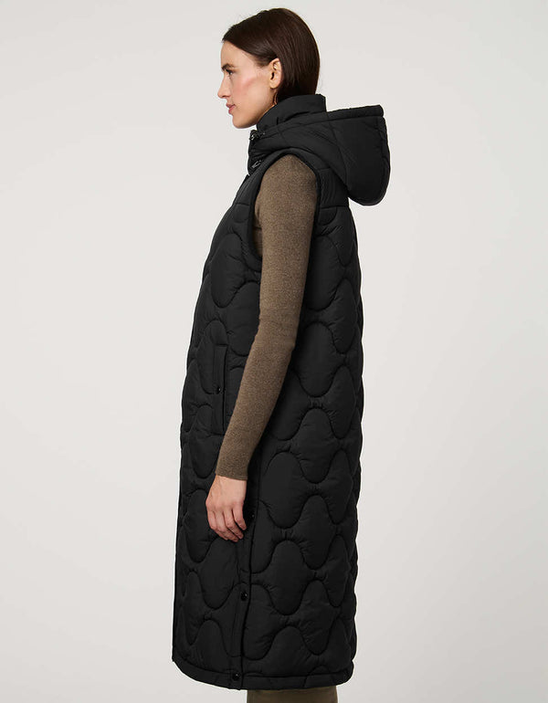 fashionable womans trendy puffer vest in black for winter season in a walker length with oversized fit for comfort