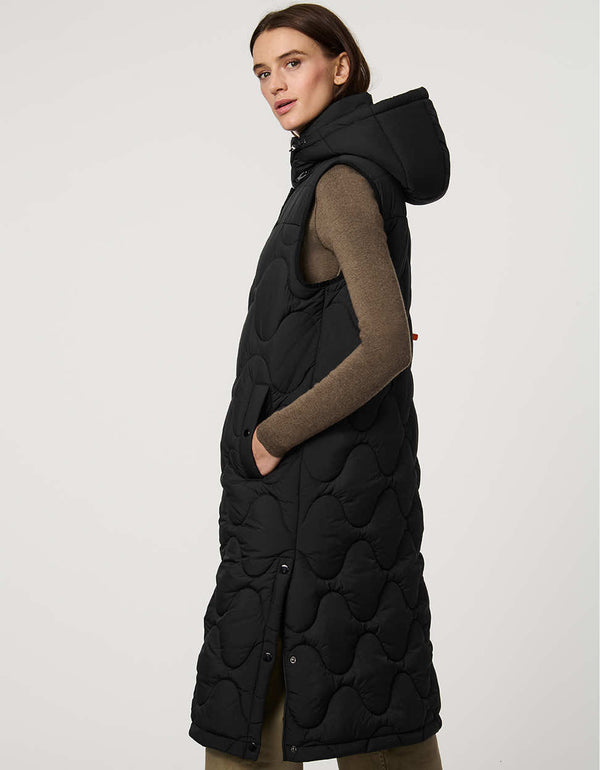 fashionable womans trendy puffer vest in black for winter season in a walker length with oversized fit for comfort