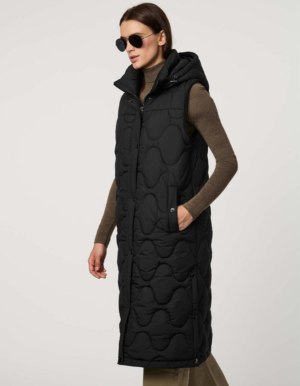 fashionable womans trendy puffer vest in black for winter season in a walker length with oversized fit for comfort