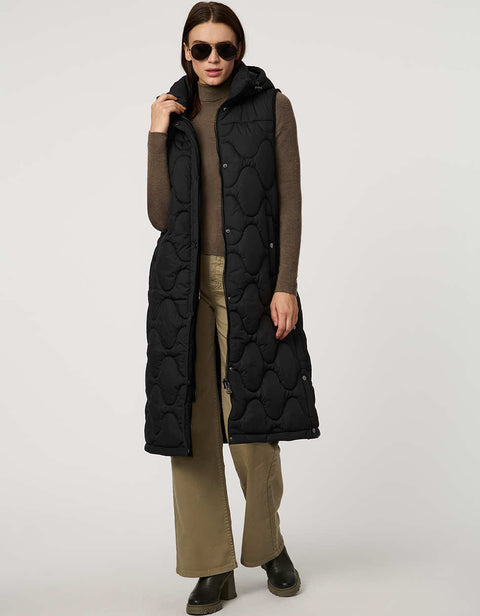 fashionable womans trendy puffer vest in black for winter season in a walker length with oversized fit for comfort