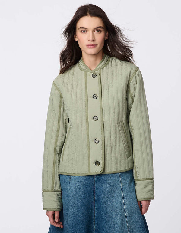 Cropped quilted jacket with boxy silhouette, structured collar, statement buttons, and practical pockets. A flattering, lightweight jacket for transitional seasons.