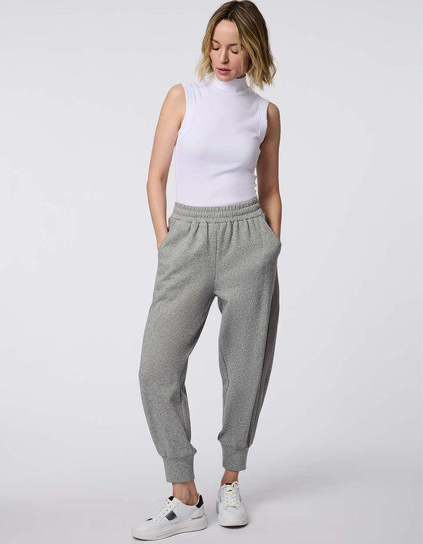 Cozy Essential Jogger pants, fleece-knit with an elastic waistband and ribbed cuffs, designed for comfort and effortless style.