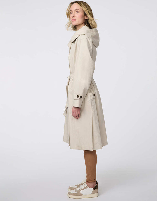 Oversized trench coat with fold-away hood, funnel collar, flared sleeves, and zip closure. Versatile and chic, perfect for city streets and weekend getaways.