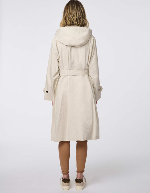 Oversized trench coat with fold-away hood, funnel collar, flared sleeves, and zip closure. Versatile and chic, perfect for city streets and weekend getaways.