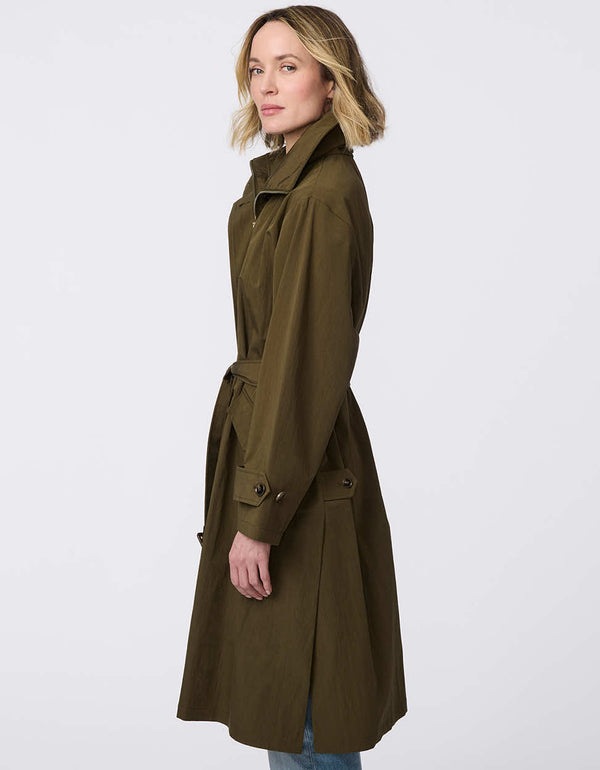 Oversized trench coat with fold-away hood, funnel collar, flared sleeves, and zip closure. Versatile and chic, perfect for city streets and weekend getaways.