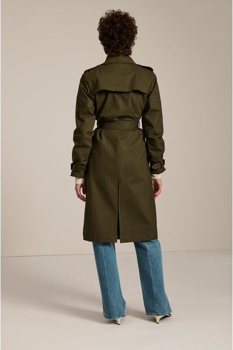 Women's belted trench coat with double-breasted front and water-repellent fabric.