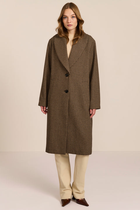 Women's brown houndstooth long coat with oversized notched collar, two-button closure and welt pockets.