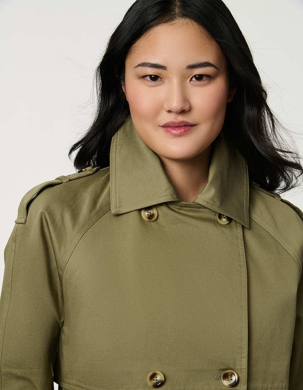 Women’s cropped double-breasted trench jacket with a relaxed fit, designed for spring layering.