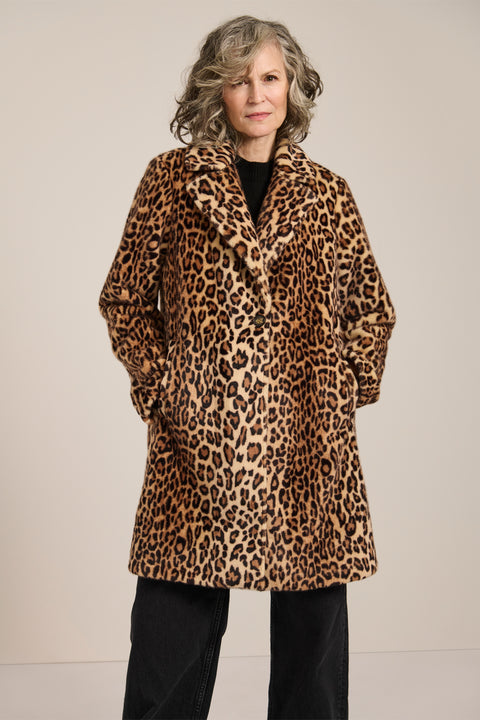 Leopard print faux fur tailored coat with notch lapels, single-breasted front and knee-length silhouette.