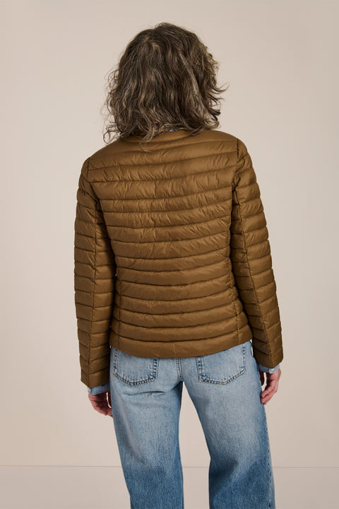 Lightweight packable quilted jacket with crew neckline, recycled insulation and zippered pockets.