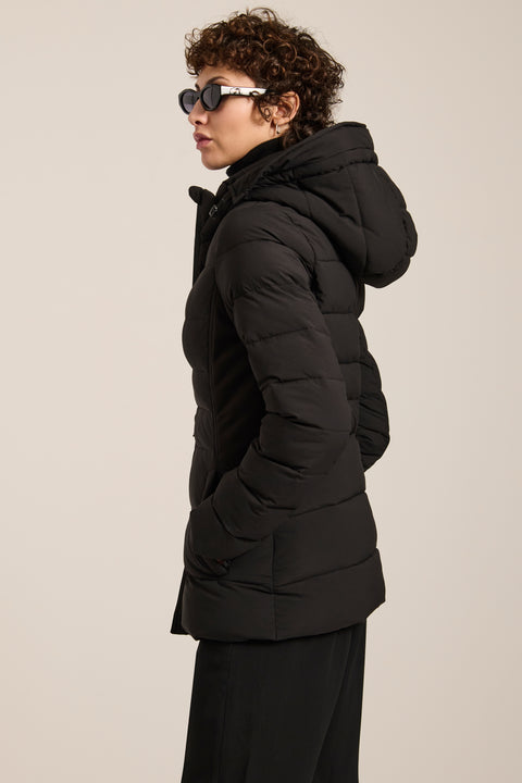 Packable hooded puffer jacket with drawstring hood, recycled insulation, zip pockets and fitted silhouette.