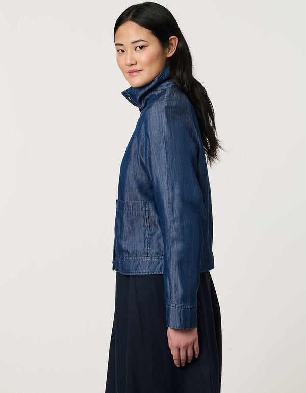 Women’s lightweight spring jacket with a relaxed fit, funnel neck, and open-collar styling option.
