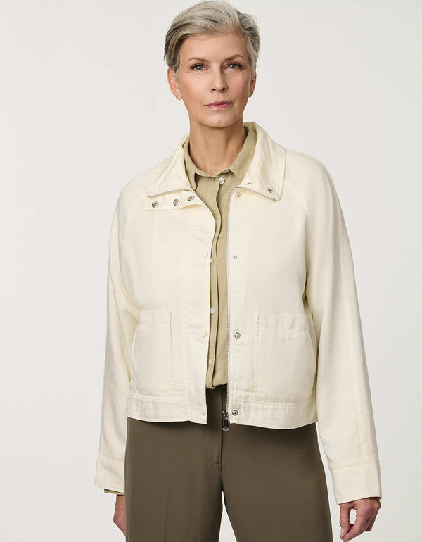 Women’s lightweight spring jacket with a relaxed fit, funnel neck, and open-collar styling option.