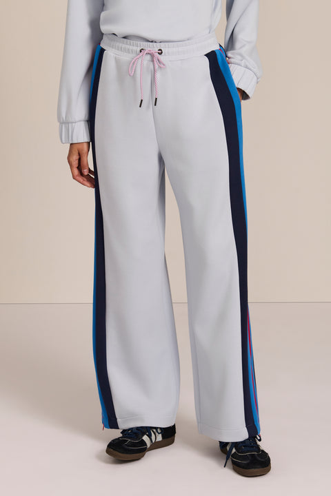Bold stripes give the laid-back wide-leg pant a graphic new attitude. An easy drawstring waist and fluid scuba construction balance comfort with a clean, polished finish. Pair it with the coordinating Soft Scuba Quarter-Zip for an elevated take on the matching leisure set.