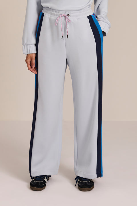 Bold stripes give the laid-back wide-leg pant a graphic new attitude. An easy drawstring waist and fluid scuba construction balance comfort with a clean, polished finish. Pair it with the coordinating Soft Scuba Quarter-Zip for an elevated take on the matching leisure set.