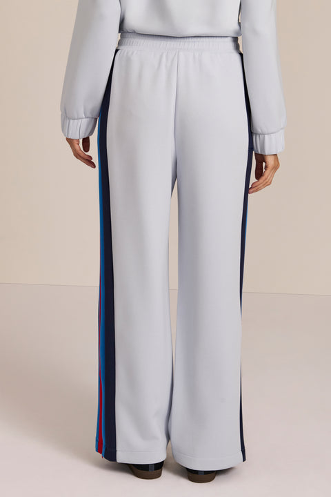 Bold stripes give the laid-back wide-leg pant a graphic new attitude. An easy drawstring waist and fluid scuba construction balance comfort with a clean, polished finish. Pair it with the coordinating Soft Scuba Quarter-Zip for an elevated take on the matching leisure set.